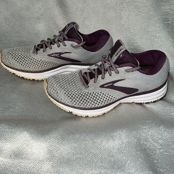 Brooks Shoes - Brooks Women's Gray/Purple Revel 2 Running Shoes Size 9